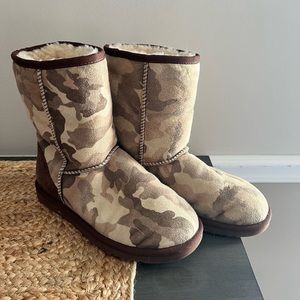 UGG camo boots, great condition, women’s size 7